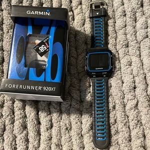 Garmin 920xt like new condition. Purchased the 735 which is more for girls.